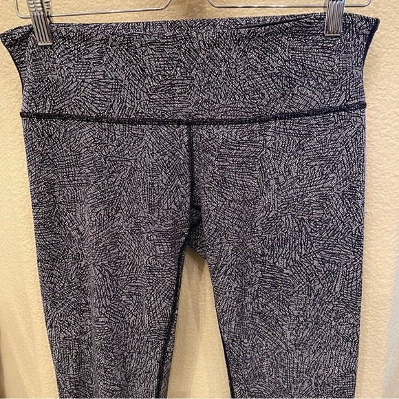 LULULEMON Women Black & White Patterned Leggings Size 8 - Picture 2 of 8